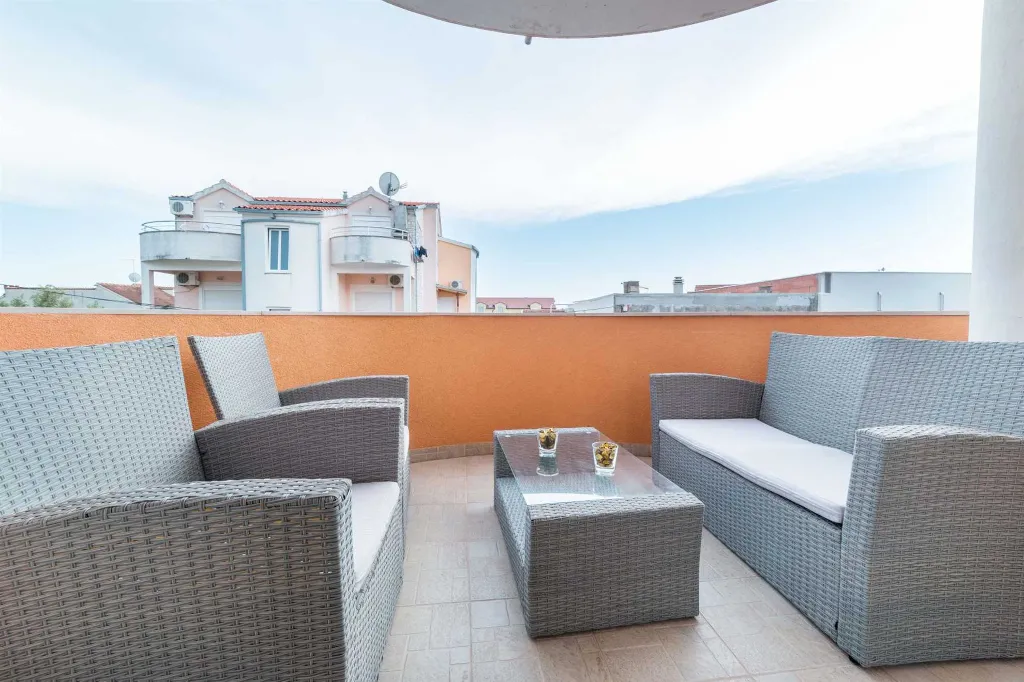 2-Bedroom Apartment in Vodice for Up to 5