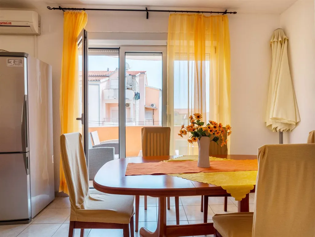 2-Bedroom Apartment in Vodice for Up to 5