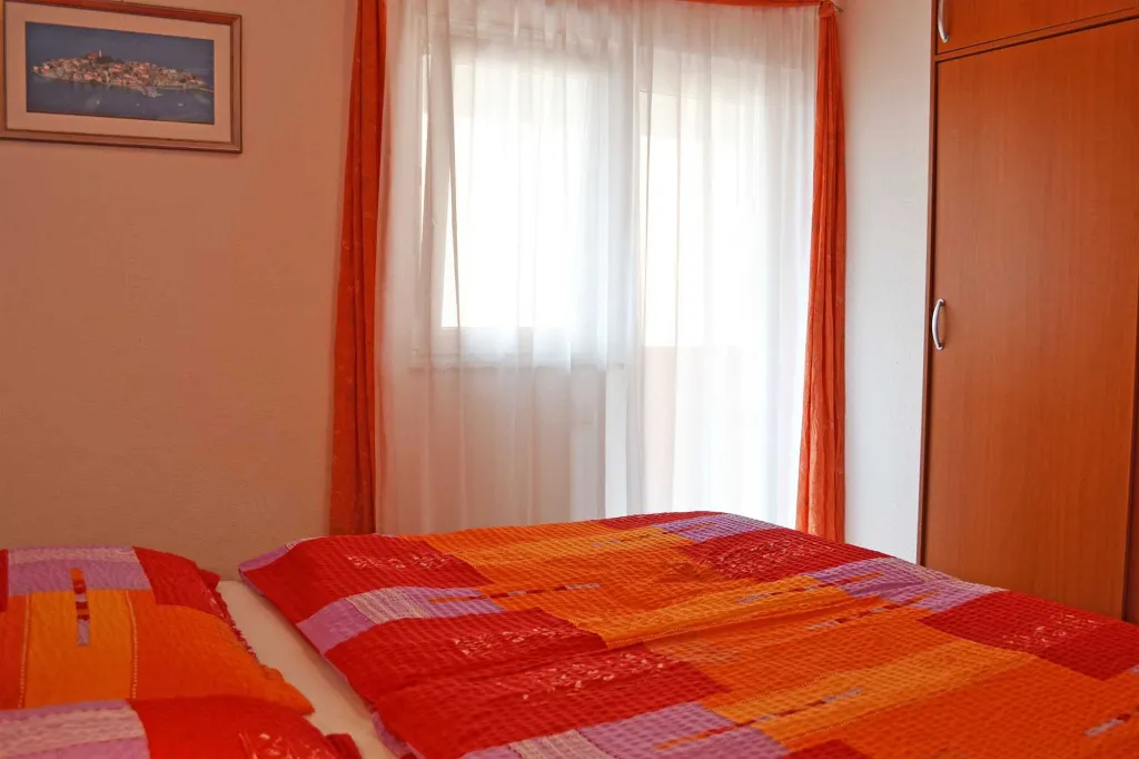 Vodice 2-Bedroom Apartment for 5 Guests