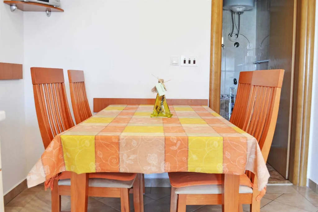 Vodice 2-Bedroom Apartment for 5 Guests