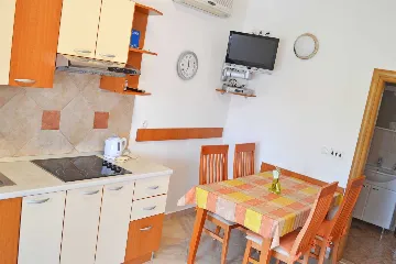 Vodice 2-Bedroom Apartment for 5 Guests