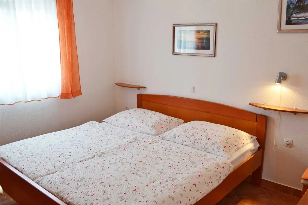 Vodice 2-Bedroom Apartment for 4+1 Guests