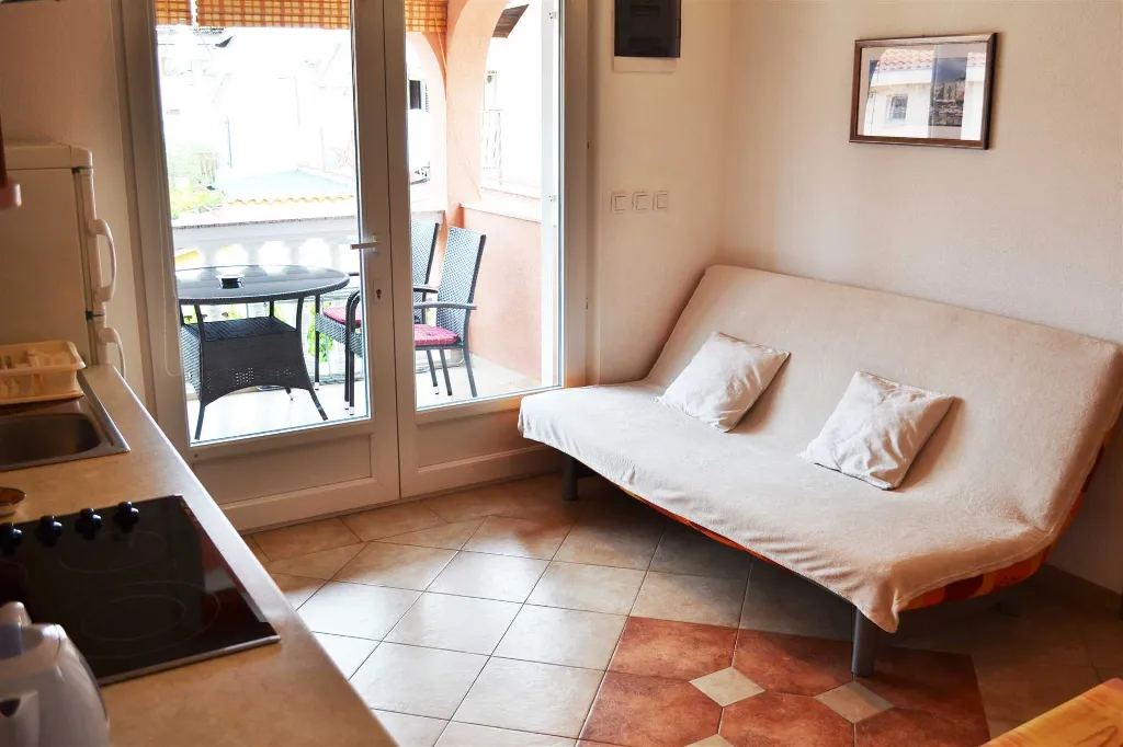 Vodice 2-Bedroom Apartment for 4+1 Guests