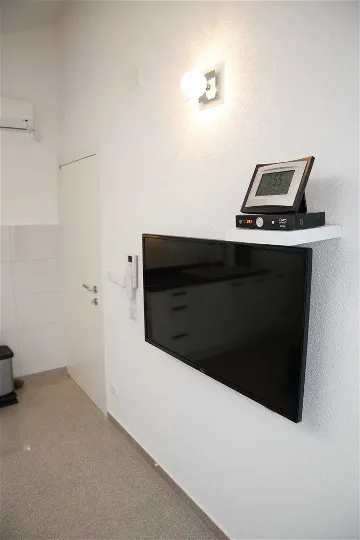 Vodice 1-Bedroom Apartment for 2+2 Guests