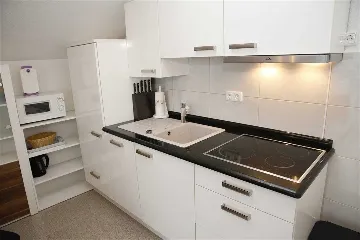 Vodice 1-Bedroom Apartment for 2+2 Guests