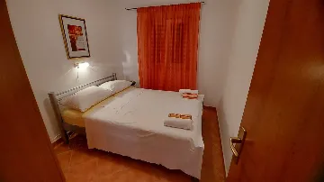 Apartment in Vodice for 2–3 Guests with WiFi & AC