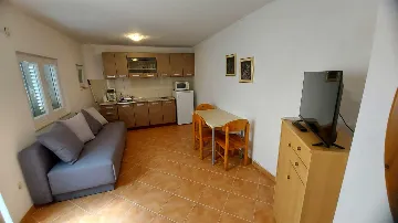 Apartment in Vodice for 2–3 Guests with WiFi & AC