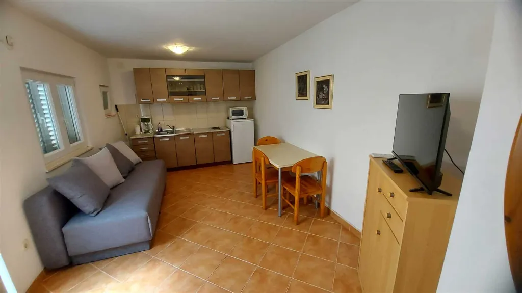 Apartment in Vodice for 2–3 Guests with WiFi & AC