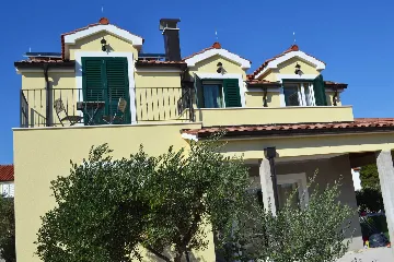 2-Bedroom Apartment in Vodice for Up to 5