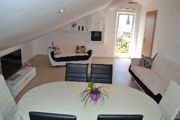 2-Bedroom Apartment in Vodice for Up to 6