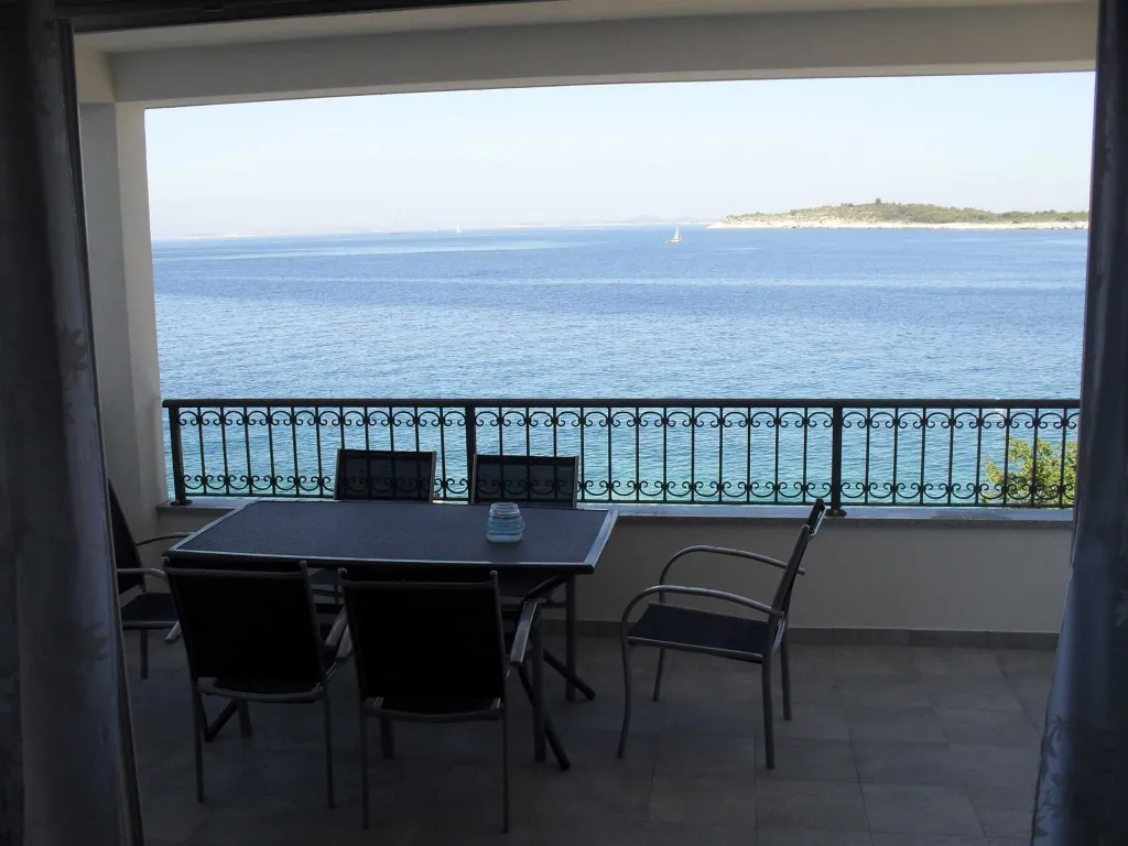 Apartment in Primošten for Up to 6 Guests