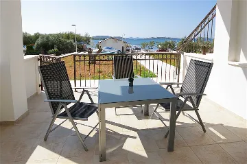 Apartment in Vodice for 3 Guests with Sea View