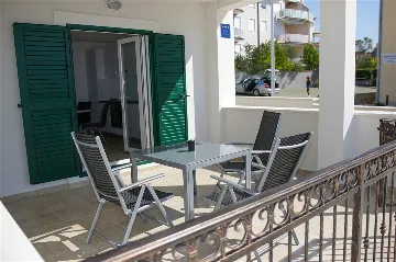 Apartment in Vodice for 3 Guests with Sea View