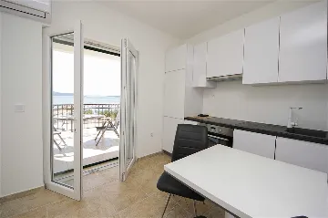 Vodice 1-Bedroom Apartment with Sea View for 3