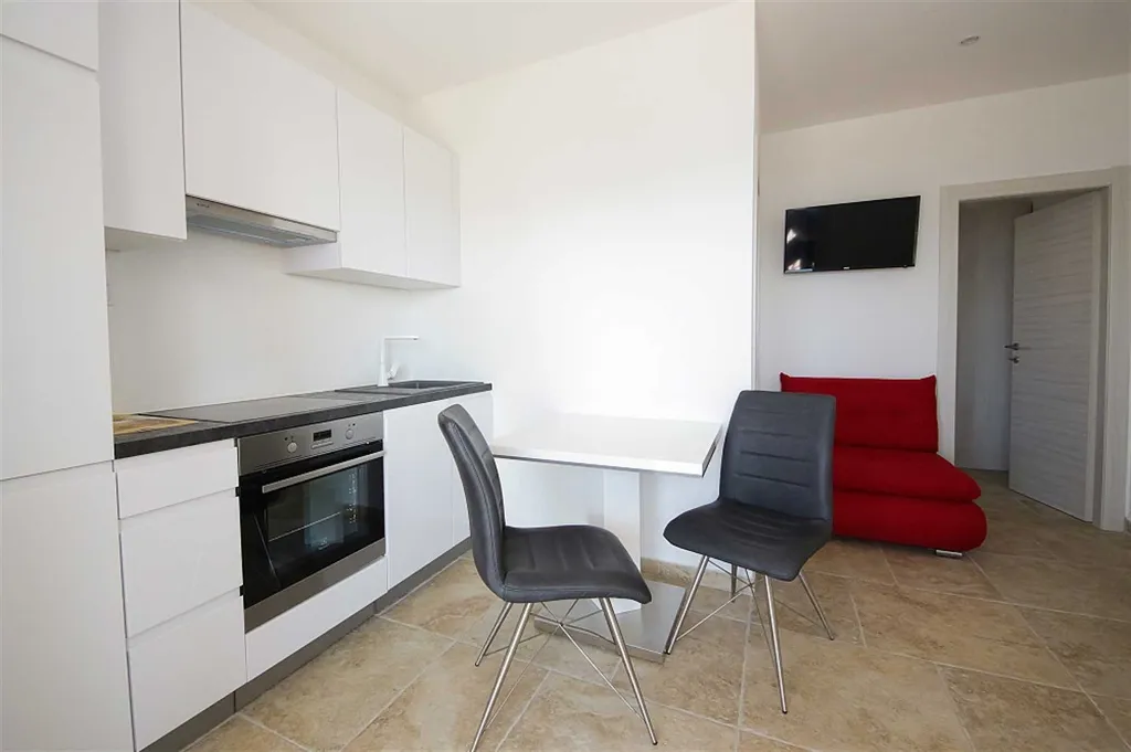 Vodice 1-Bedroom Apartment with Sea View for 3