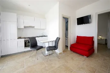 Vodice 1-Bedroom Apartment with Sea View for 3