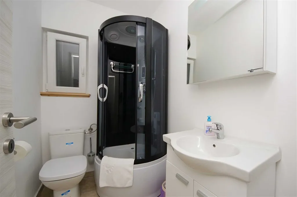 Vodice 1-Bedroom Apartment for up to 4