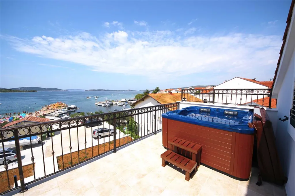 Apartment in Vodice for 4-6 Guests with Sea View