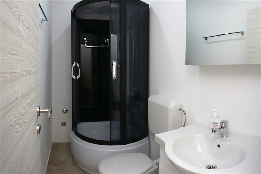 Apartment in Vodice for 4-6 Guests with Sea View