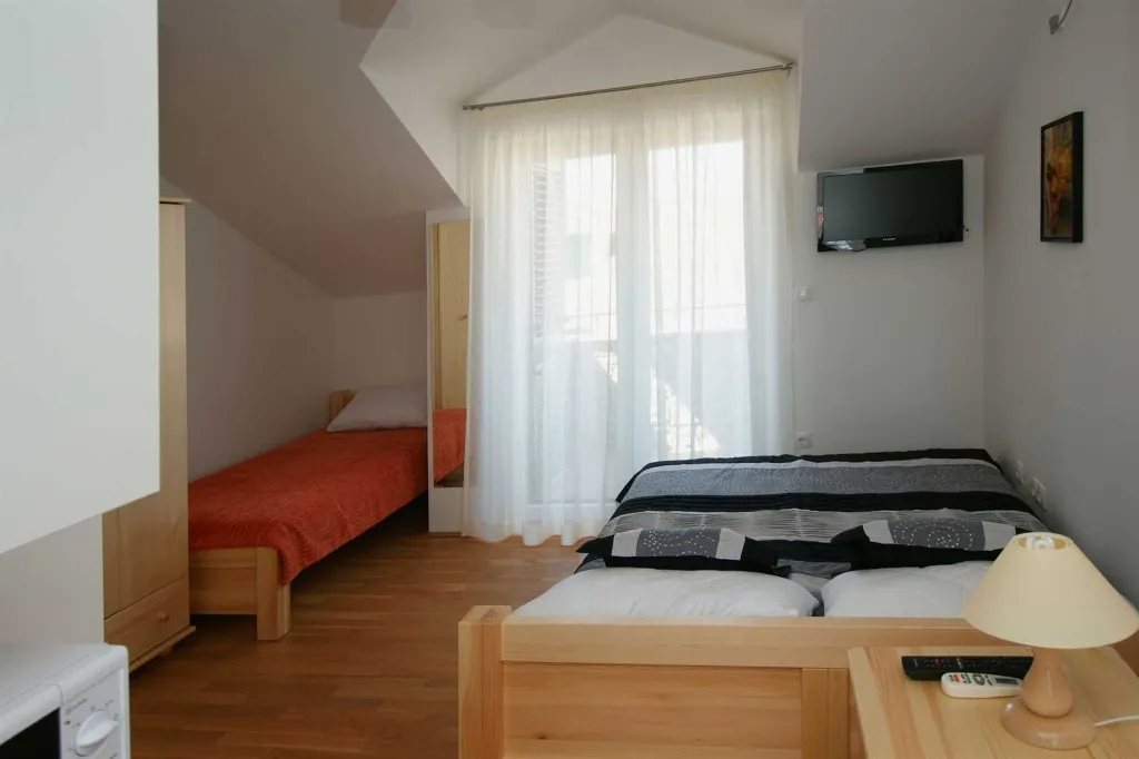 Vodice 1-Bedroom Apartment for Up to 3 Guests