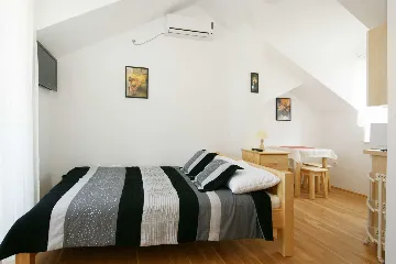 Vodice 1-Bedroom Apartment for Up to 3 Guests