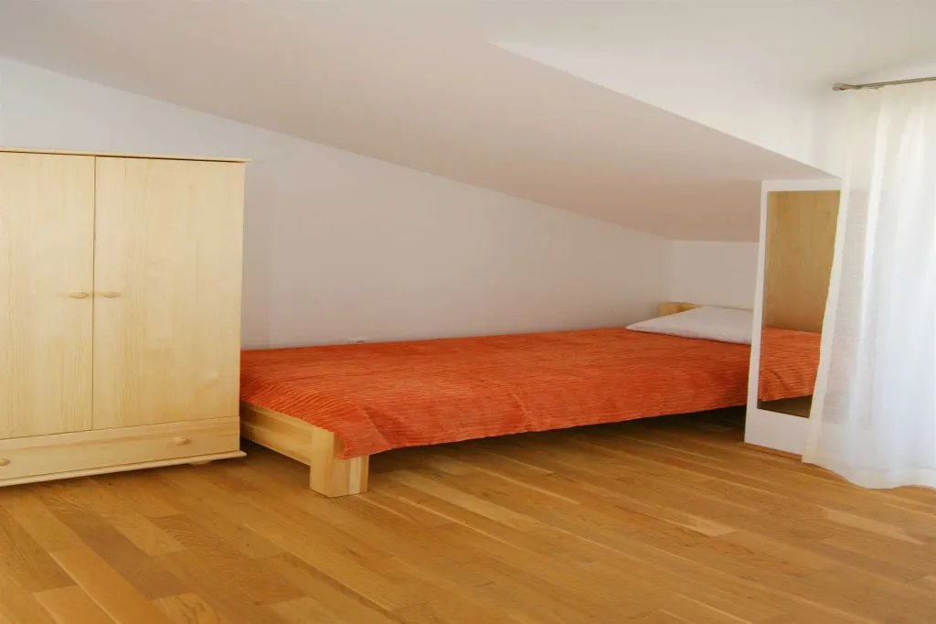Vodice 1-Bedroom Apartment for Up to 3 Guests