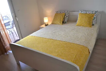 Vodice Apartment for 2-4 Guests with Sea View