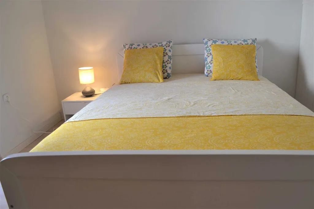 Vodice Apartment for 2-4 Guests with Sea View