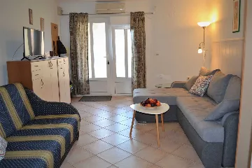 Vodice Apartment for 2-4 Guests with Sea View