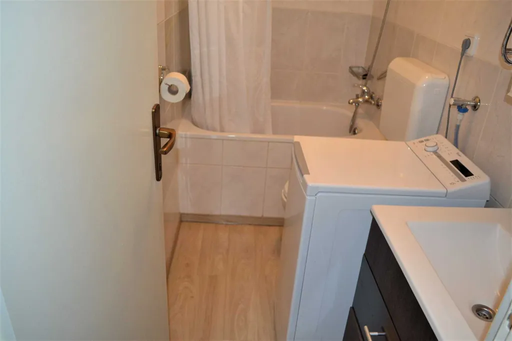 Vodice Apartment for 2-4 Guests with Sea View