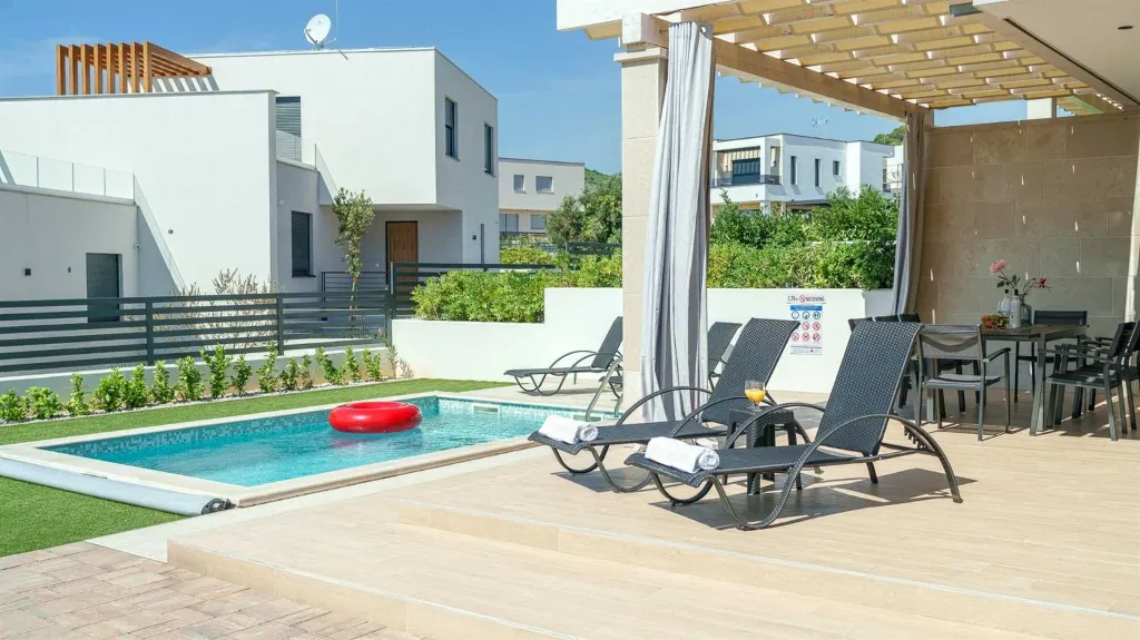 4-Bedroom Villa with Pool in Vodice
