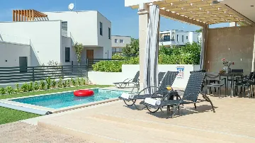 4-Bedroom Villa with Pool in Vodice