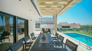 4-Bedroom Villa with Pool in Vodice