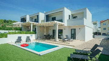 4-Bedroom Villa with Pool in Vodice