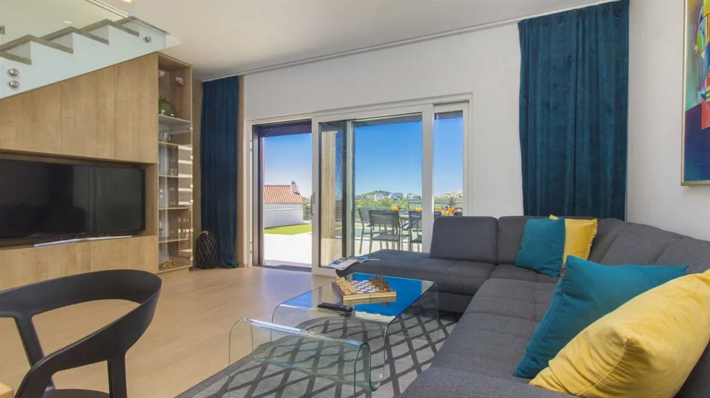 4-Bedroom Villa with Pool in Vodice