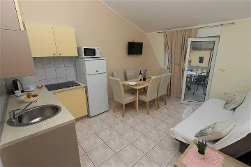 Vodice Apartment Near Pebble Beach (4–6 Guests)