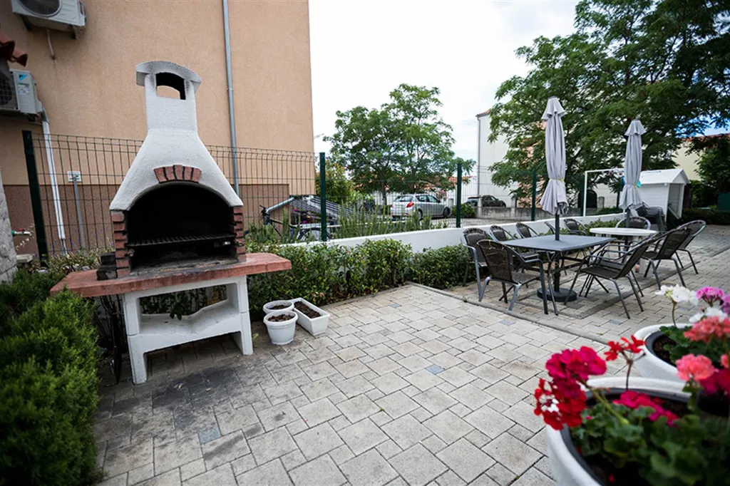 Vodice Apartment Near Pebble Beach (4–6 Guests)