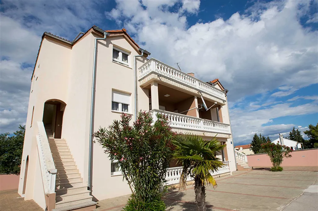 Vodice Apartment Near Pebble Beach (4–6 Guests)