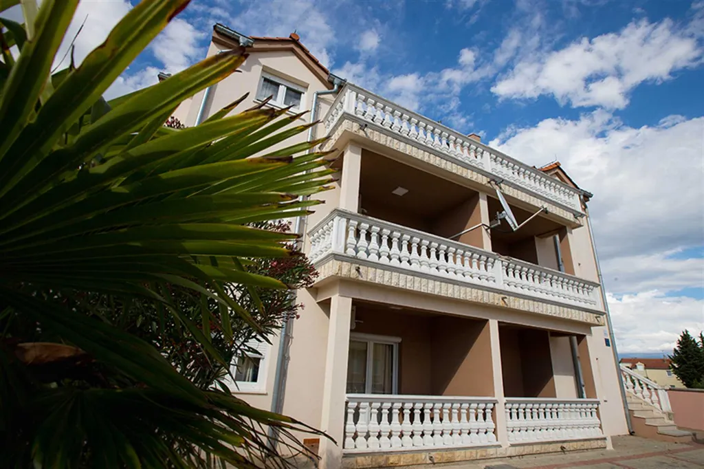 Vodice Apartment Near Pebble Beach (4–6 Guests)