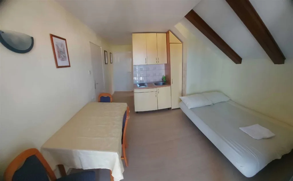 1-Bedroom Apartment for 1 Guest in Srima