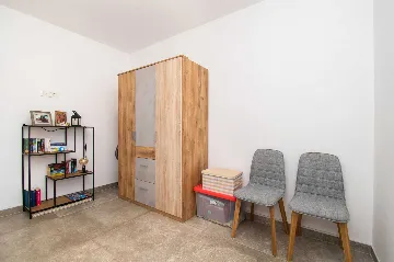 Srima 1-Bedroom Apartment for Up to 5 Guests