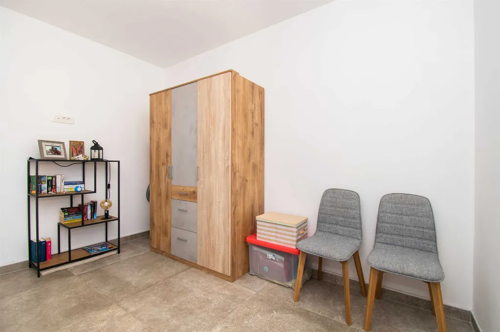 Srima 1-Bedroom Apartment for Up to 5 Guests