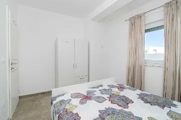 Srima 1-Bedroom Apartment for Up to 5 Guests