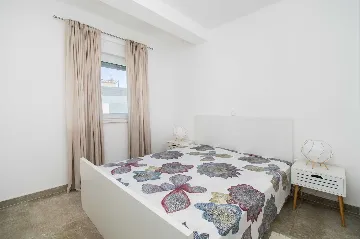 Srima 1-Bedroom Apartment for Up to 5 Guests