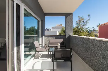 Srima 1-Bedroom Apartment for Up to 5 Guests