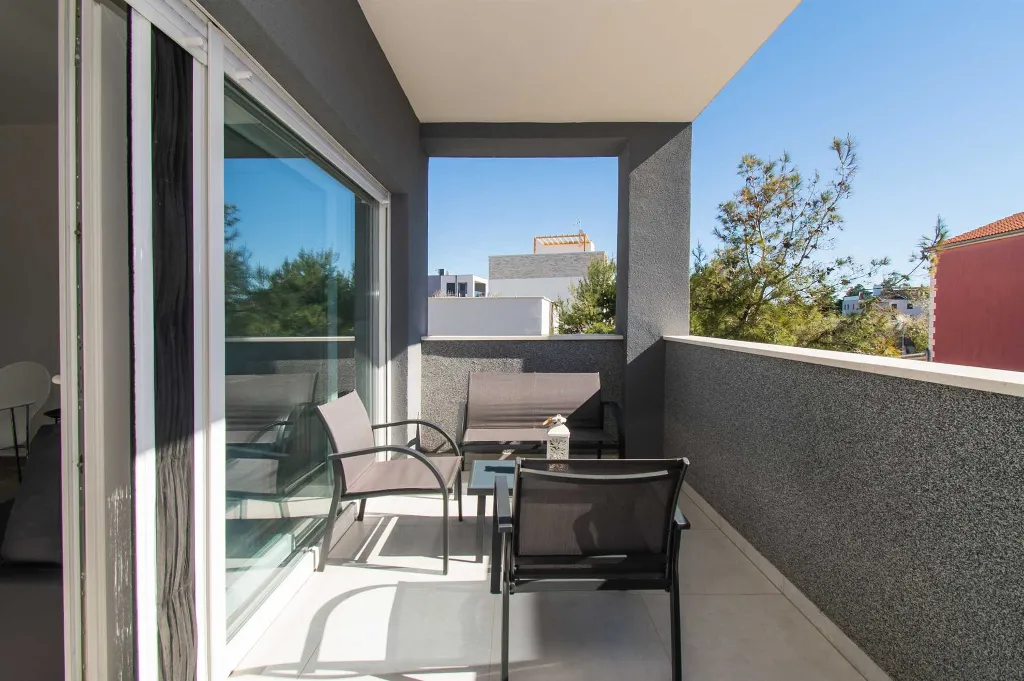 Srima 1-Bedroom Apartment for Up to 5 Guests