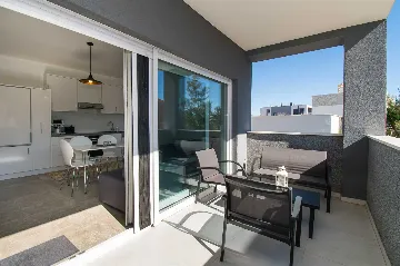 Srima 1-Bedroom Apartment for Up to 5 Guests