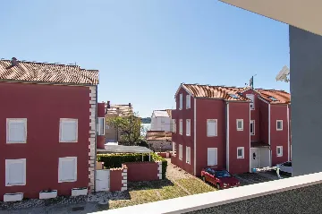 Srima 1-Bedroom Apartment for Up to 5 Guests