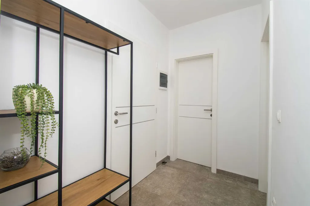 Srima 1-Bedroom Apartment for Up to 5 Guests