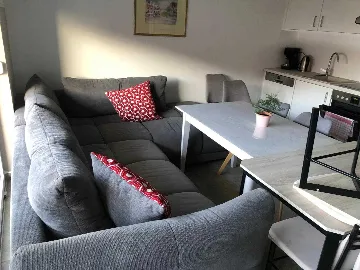 Srima 1-Bedroom Apartment for Up to 5 Guests